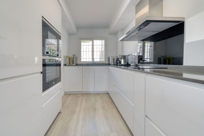 Image No.11-3 Bed Property for sale