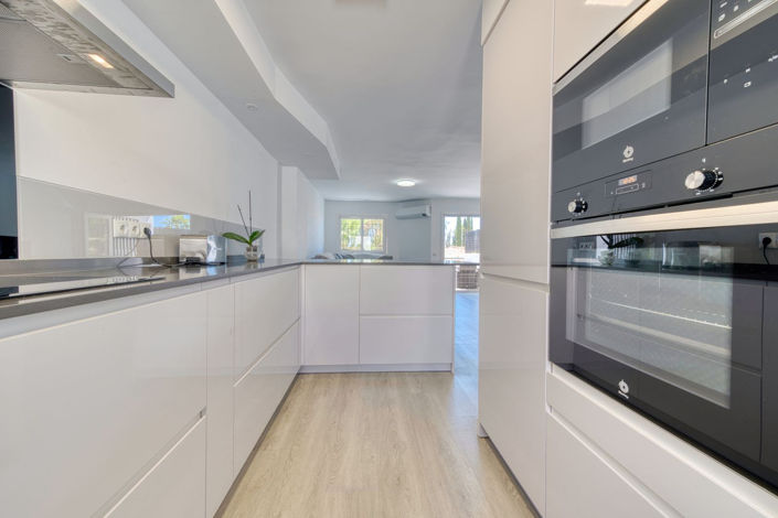 Image No.13-3 Bed Property for sale