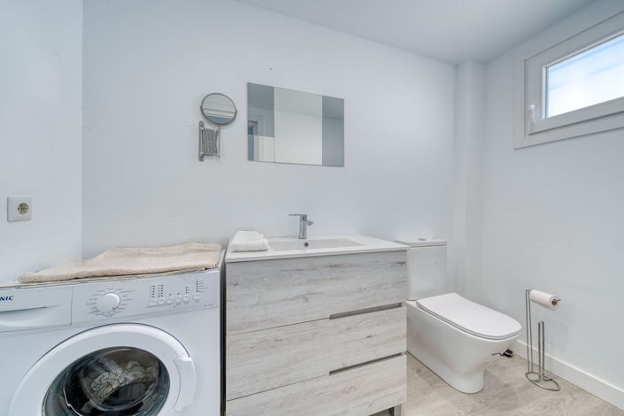 Image No.27-3 Bed Property for sale