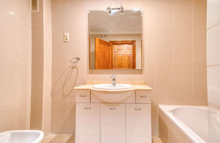 Image No.20-2 Bed Property for sale