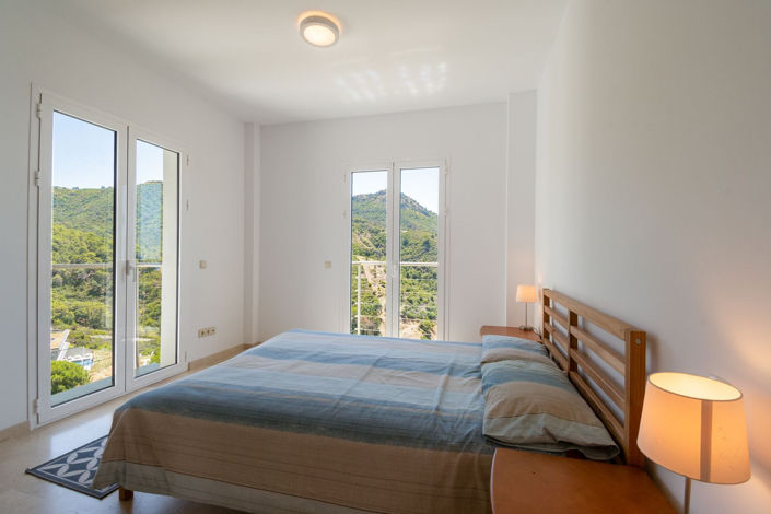 Image No.10-5 Bed Property for sale