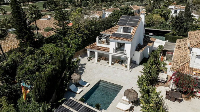 Image No.1-6 Bed Property for sale