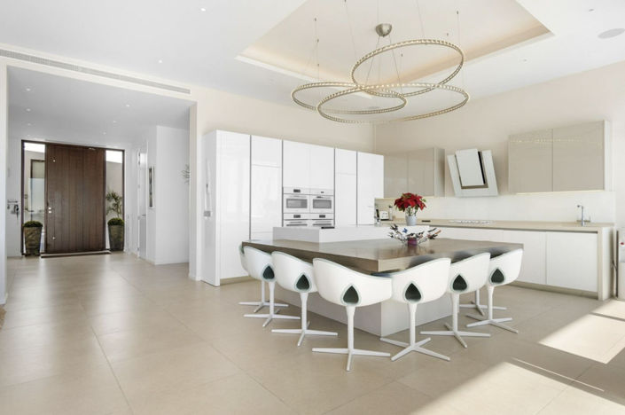 Image No.14-7 Bed Property for sale