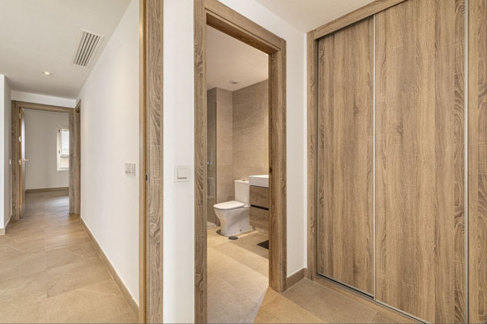 Image No.10-3 Bed Property for sale