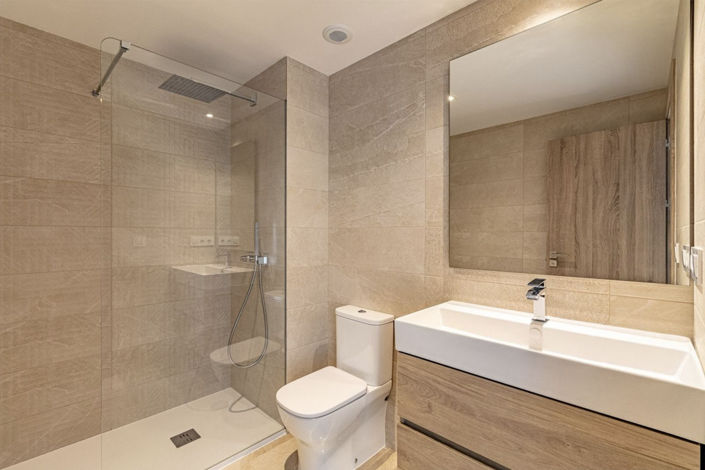 Image No.11-3 Bed Property for sale