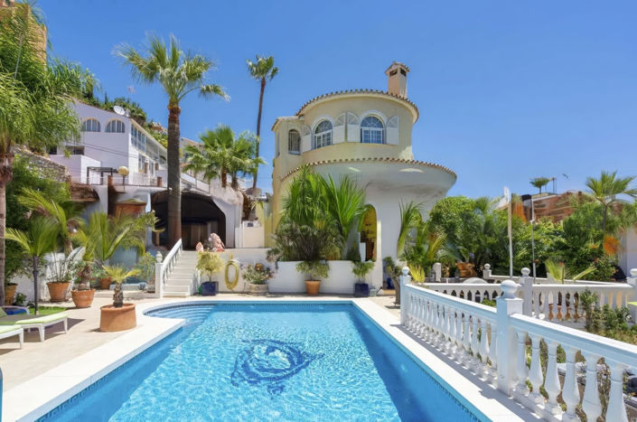 Image No.1-5 Bed Property for sale