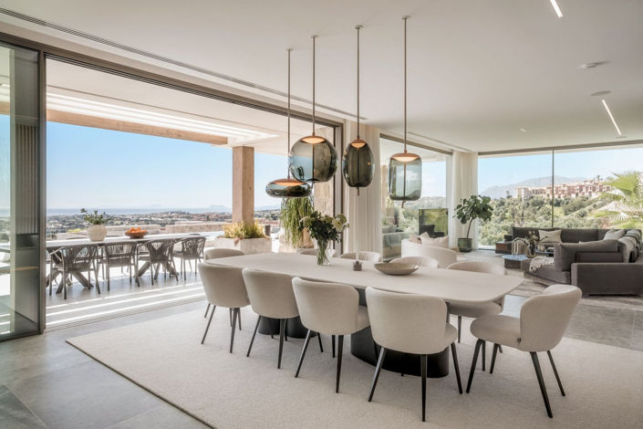 Image No.14-6 Bed Property for sale