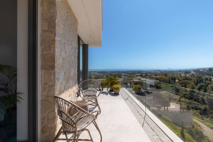 Image No.31-6 Bed Property for sale