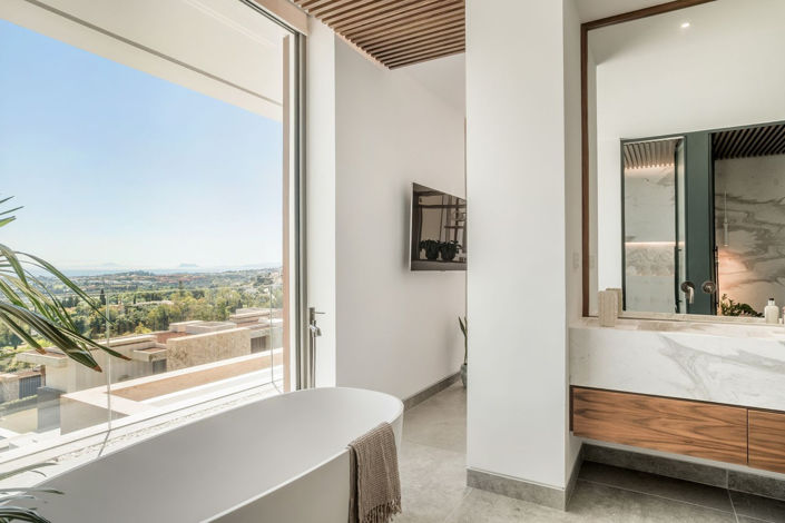 Image No.40-6 Bed Property for sale