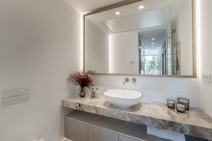 Image No.55-6 Bed Property for sale