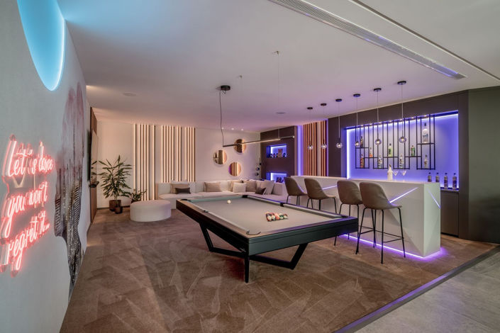 Image No.60-6 Bed Property for sale