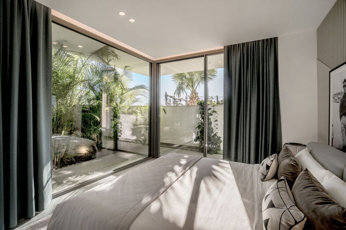 Image No.61-6 Bed Property for sale