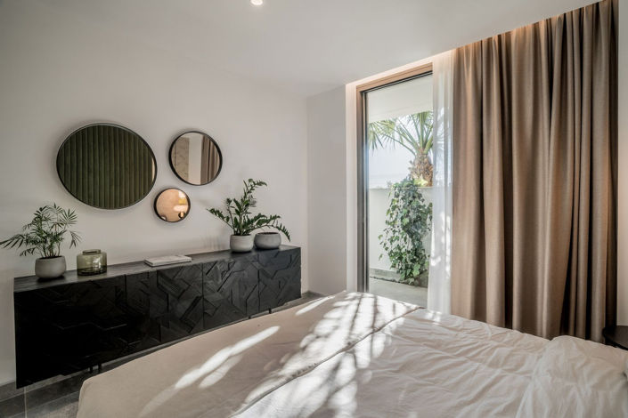 Image No.62-6 Bed Property for sale