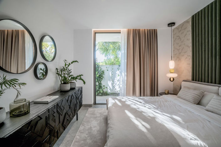 Image No.63-6 Bed Property for sale