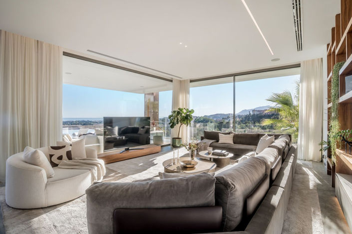 Image No.64-6 Bed Property for sale