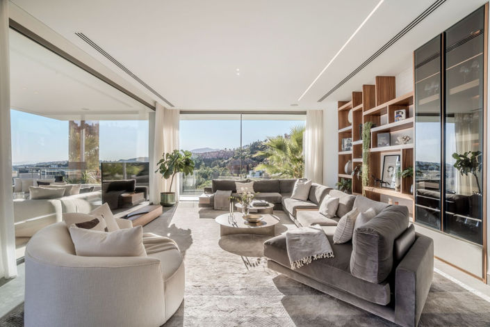 Image No.65-6 Bed Property for sale