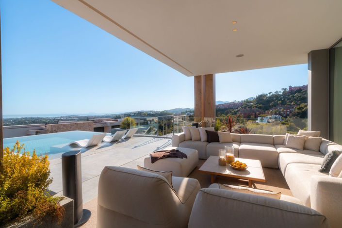 Image No.67-6 Bed Property for sale