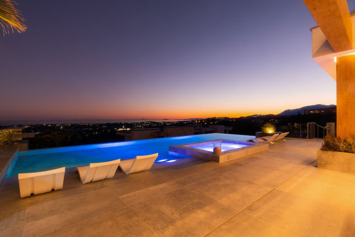 Image No.77-6 Bed Property for sale