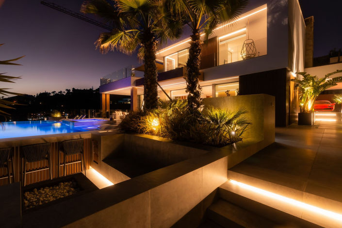 Image No.81-6 Bed Property for sale