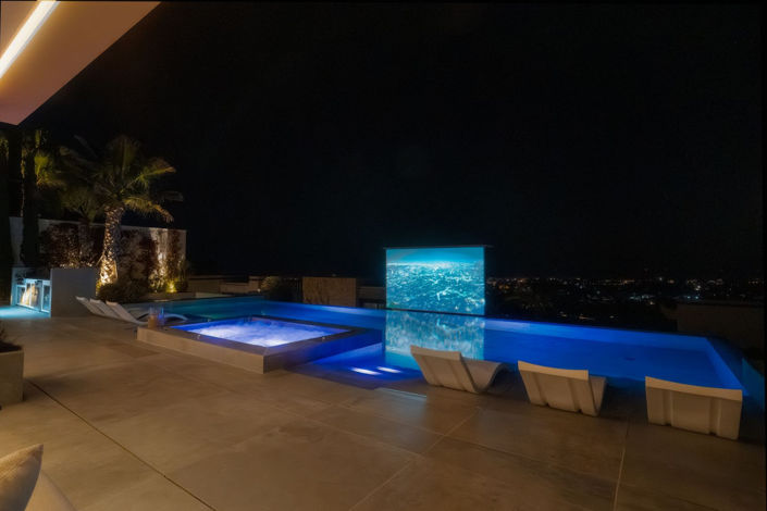 Image No.82-6 Bed Property for sale