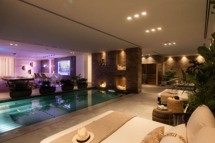 Image No.83-6 Bed Property for sale