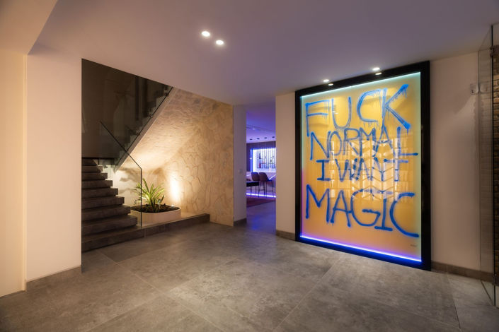 Image No.87-6 Bed Property for sale