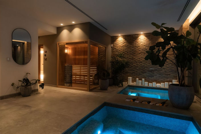 Image No.89-6 Bed Property for sale