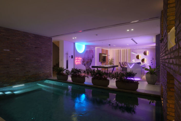 Image No.93-6 Bed Property for sale