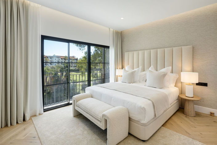 Image No.20-5 Bed Property for sale