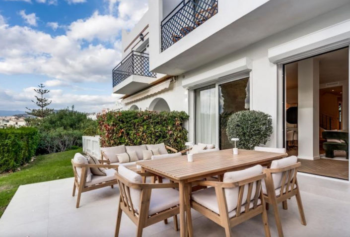 Image No.1-4 Bed Property for sale