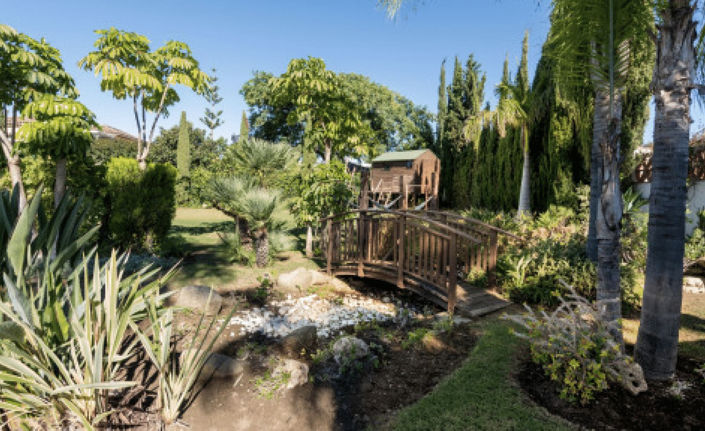 Image No.15-5 Bed Property for sale