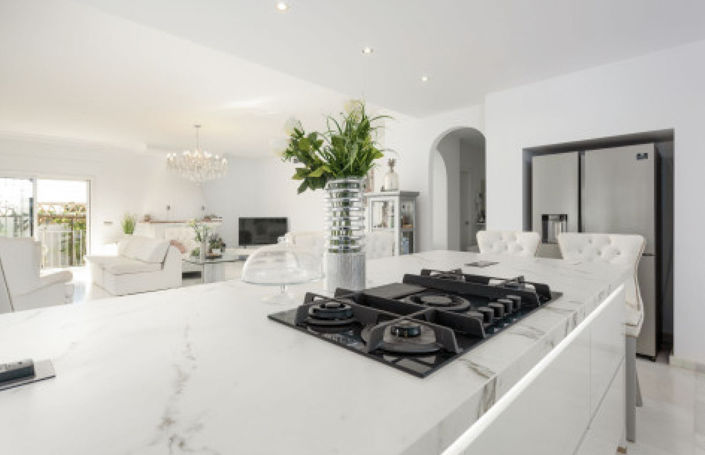 Image No.9-5 Bed Property for sale