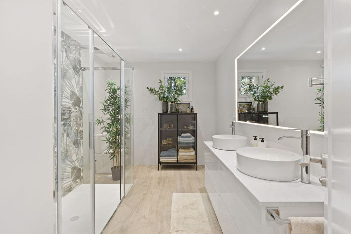 Image No.14-3 Bed Property for sale