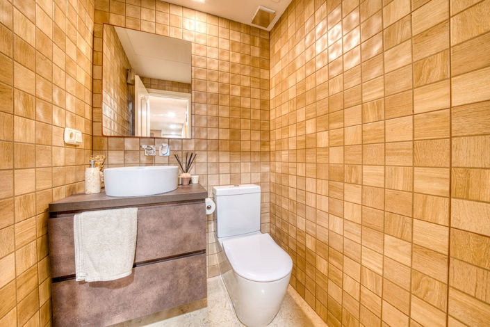 Image No.14-5 Bed Property for sale