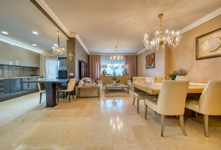 Image No.15-5 Bed Property for sale