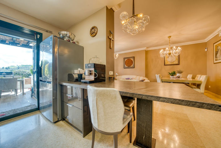 Image No.19-5 Bed Property for sale