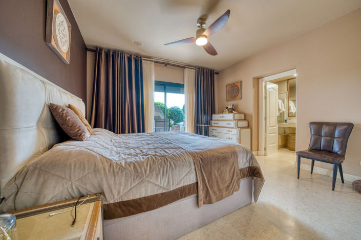 Image No.22-5 Bed Property for sale