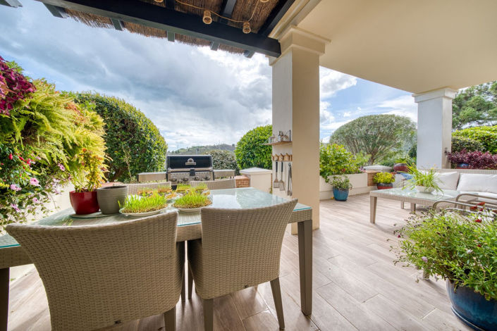 Image No.28-5 Bed Property for sale