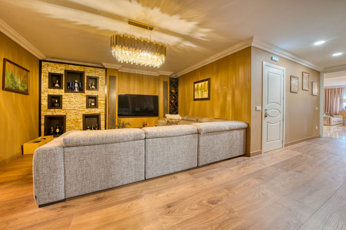 Image No.6-5 Bed Property for sale