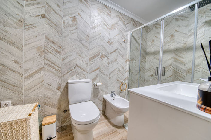 Image No.8-5 Bed Property for sale