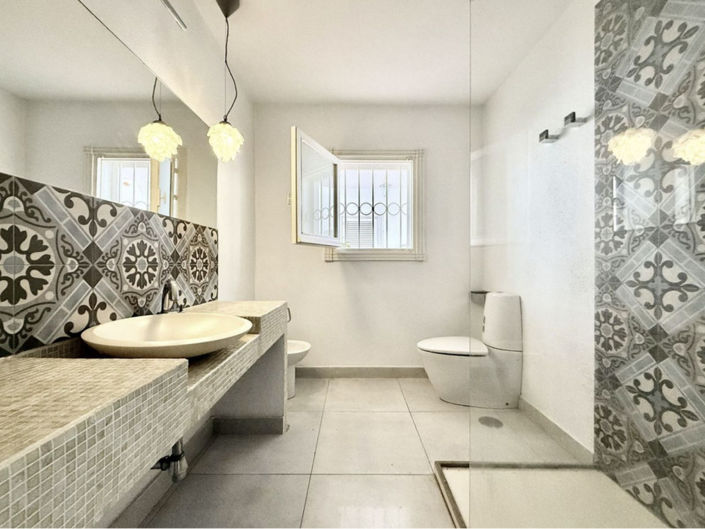 Image No.6-3 Bed Property for sale