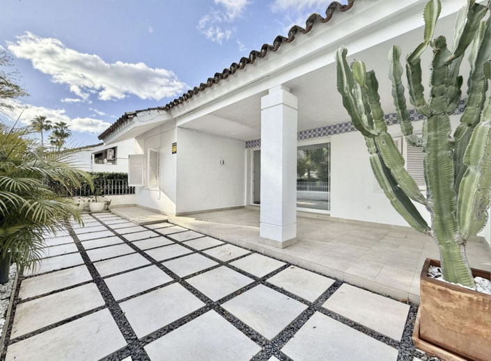 Image No.8-3 Bed Property for sale