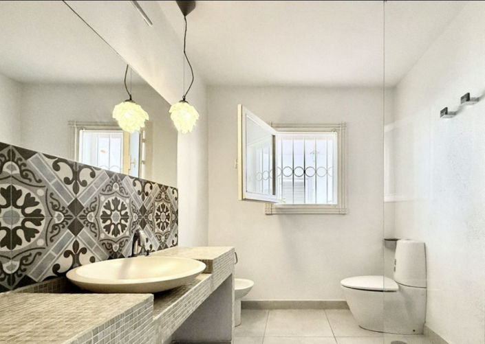 Image No.9-3 Bed Property for sale