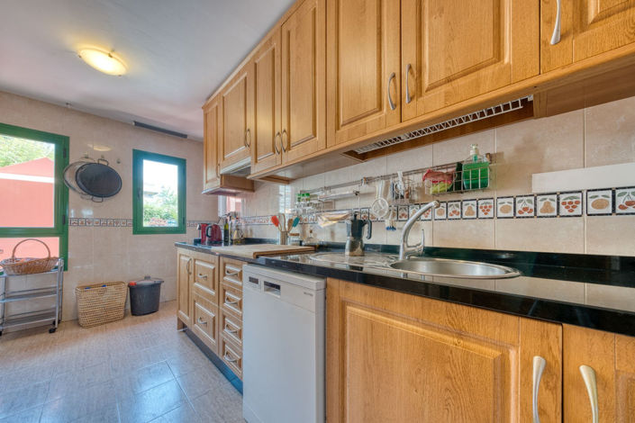 Image No.13-3 Bed Property for sale