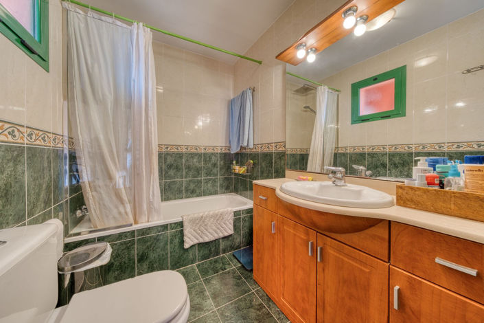 Image No.20-3 Bed Property for sale