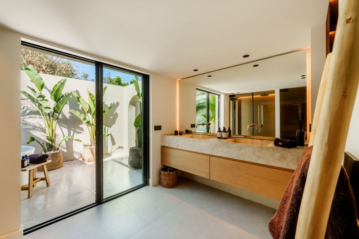 Image No.11-5 Bed Property for sale