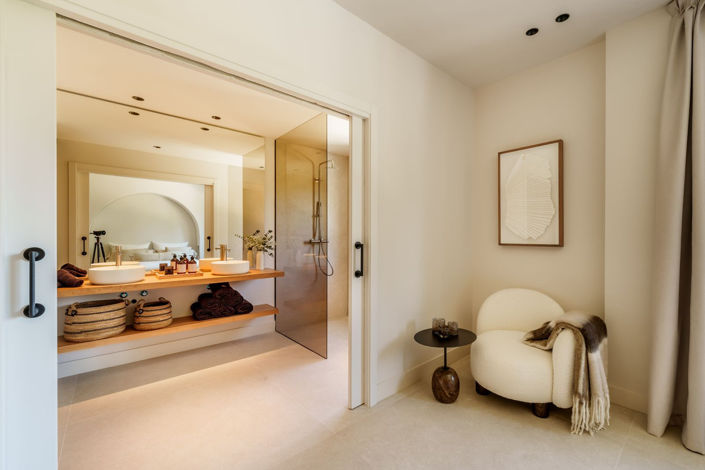 Image No.21-5 Bed Property for sale