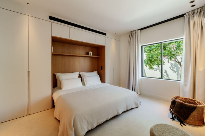 Image No.8-5 Bed Property for sale