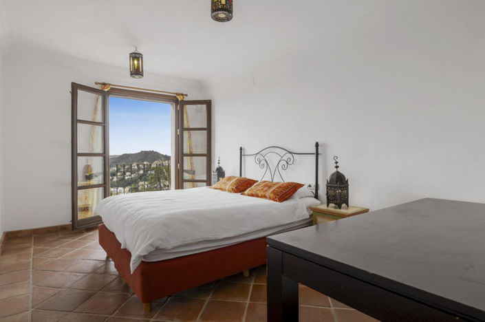 Image No.10-4 Bed Property for sale