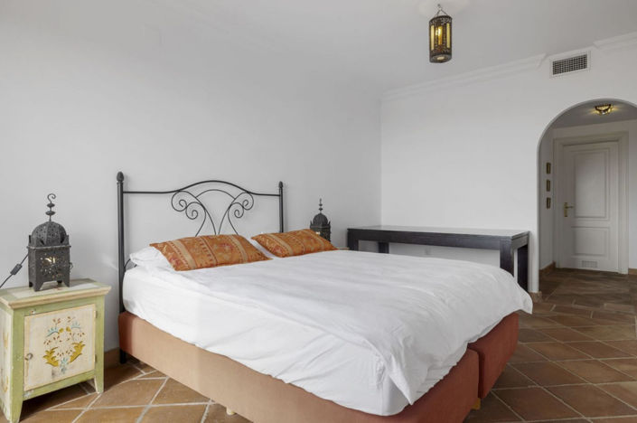 Image No.13-4 Bed Property for sale